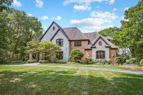 2155 Fairway Ct, Saint Charles, IL 60174