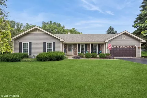 5711 Wild Ash Ln, Crystal Lake, IL 60012
