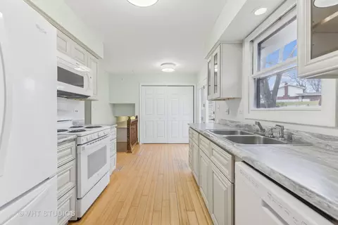 Kitchen - 117 W Bailey Rd, Naperville, IL 60565 photo 1 of 2