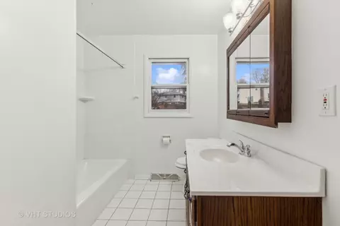 Bath - 117 W Bailey Rd, Naperville, IL 60565 photo 1 of 2