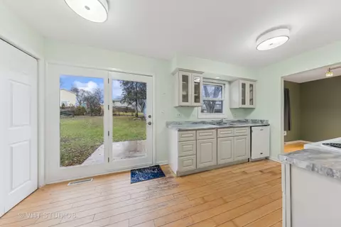 Kitchen - 117 W Bailey Rd, Naperville, IL 60565 photo 2 of 2
