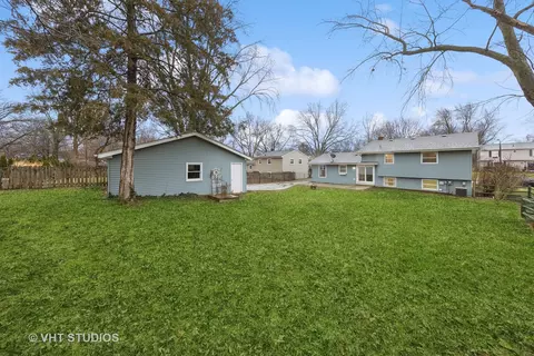 Exterior - 117 W Bailey Rd, Naperville, IL 60565 photo 2 of 3