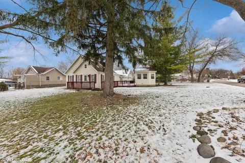 522 W Hawthorne Dr, Round Lake Beach, IL 60073