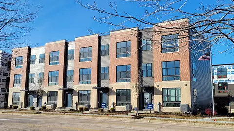 352 Summit Cir, Lombard, IL 60148
