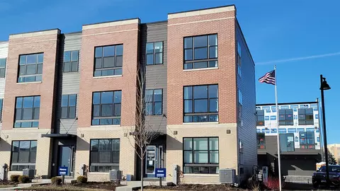 354 Summit Cir, Lombard, IL 60148