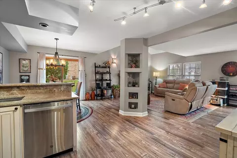 3006 Anton Dr, Aurora, IL 60504 photo 9