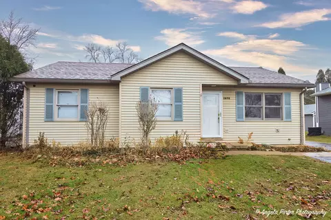 1370 Teakwood Ln, Crystal Lake, IL 60014