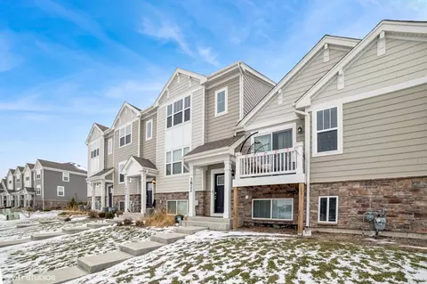 Exterior - 3822 Currant Ln, Elgin, IL 60124 photo 2 of 3
