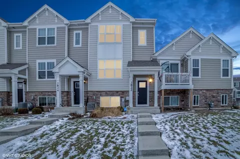 Exterior - 3822 Currant Ln, Elgin, IL 60124 photo 3 of 3