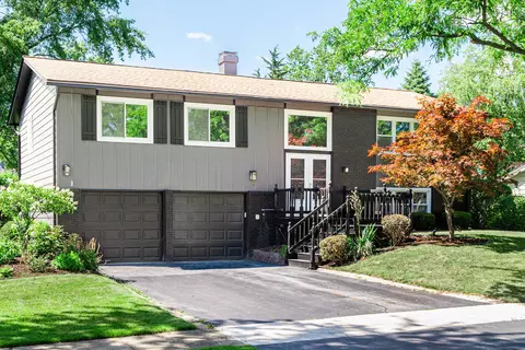 605 Derbyshire Ln, Bolingbrook, IL 60440