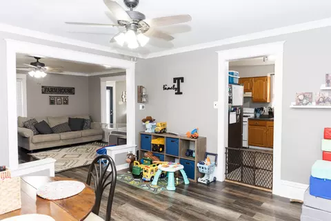 Entry Way - 504 E 2nd St, Rock Falls, IL 61071 photo 4 of 7