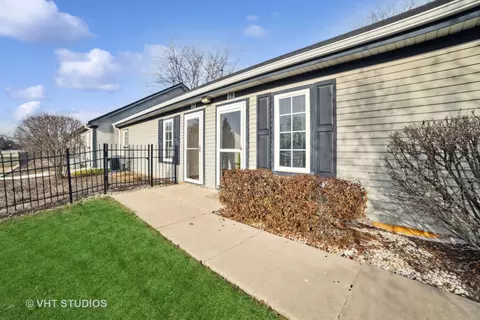 200 South St #2A, Elburn, IL 60119