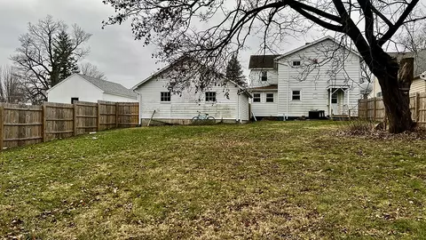 Exterior - 412 E Wall St, Morrison, IL 61270 photo 4 of 5