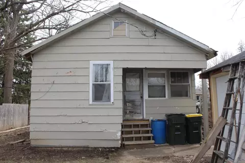 Exterior - 137 Park Rd, Lakemoor, IL 60051 photo 3 of 7