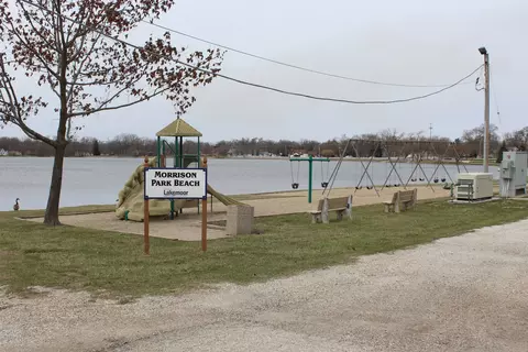 Exterior - 137 Park Rd, Lakemoor, IL 60051 photo 5 of 7