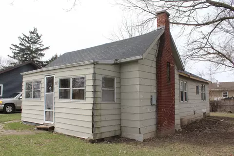 Exterior - 137 Park Rd, Lakemoor, IL 60051 photo 4 of 7