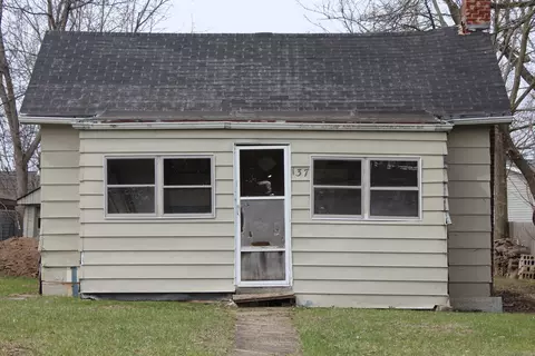Exterior - 137 Park Rd, Lakemoor, IL 60051 photo 2 of 7