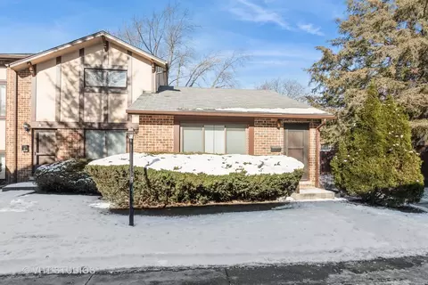 18 W200 Kirkland Ln, Villa Park, IL 60181