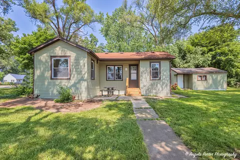 1501 Round Lake Dr, Round Lake Beach, IL 60073