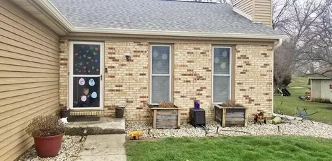 1504 Sudeenew Dr, Johnsburg, IL 60051 photo 2
