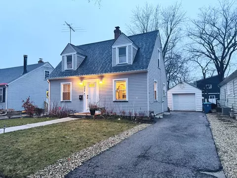 537 Farnum Ave, Aurora, IL 60505