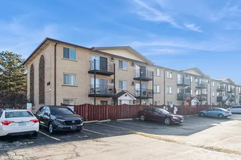 8701 W Foster Ave #301, Chicago, IL 60656