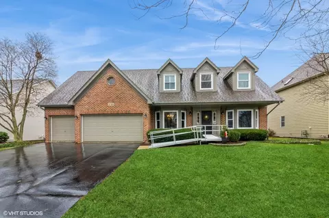 3740 Sunburst Ln, Naperville, IL 60564
