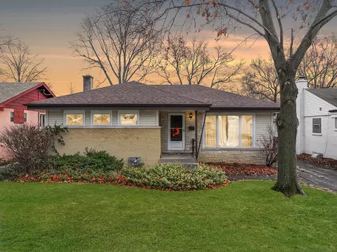 1161 N Hickory Ave, Arlington Heights, IL 60004