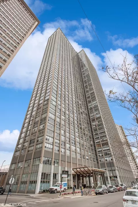 655 W Irving Park Rd #5101, Chicago, IL 60613