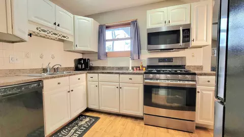 Kitchen - 705 W Dowell Rd, Mchenry, IL 60051 photo 1 of 1