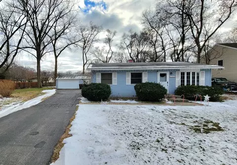705 W Dowell Rd, Mchenry, IL 60051