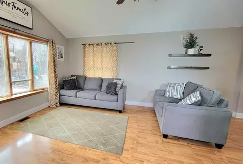 Living - 705 W Dowell Rd, Mchenry, IL 60051 photo 1 of 2
