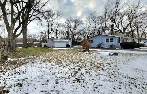 Exterior - 705 W Dowell Rd, Mchenry, IL 60051 photo 3 of 4