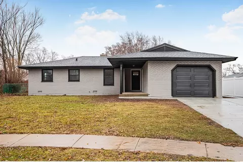 789 Delphia Ct, Elk Grove Village, IL 60007