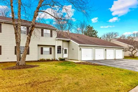 69 Gant Cir #G, Streamwood, IL 60107
