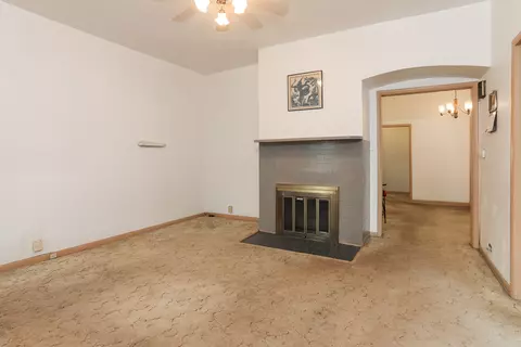 Living - 2012 W Greenleaf Ave, Chicago, IL 60645 photo 3 of 3