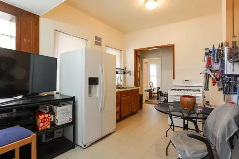 Kitchen - 2012 W Greenleaf Ave, Chicago, IL 60645 photo 1 of 4