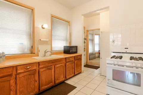 Kitchen - 2012 W Greenleaf Ave, Chicago, IL 60645 photo 2 of 4