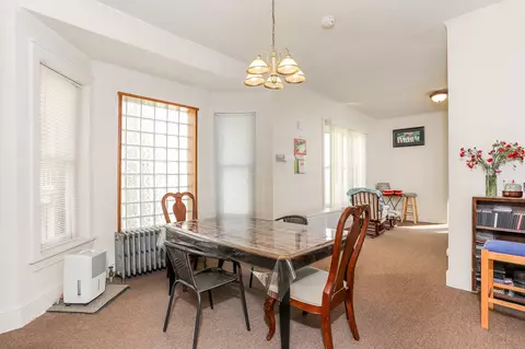 Dining - 2012 W Greenleaf Ave, Chicago, IL 60645 photo 2 of 4