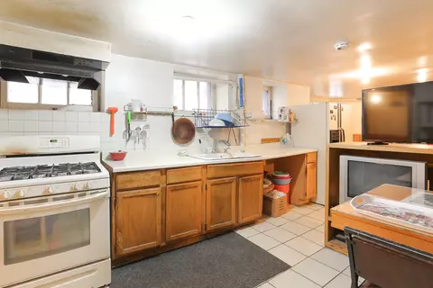 Kitchen - 2012 W Greenleaf Ave, Chicago, IL 60645 photo 4 of 4