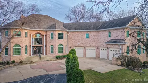 4 S241 Meadow Rd, Naperville, IL 60563
