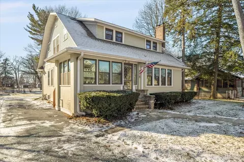 428 E Grand Lake Blvd, West Chicago, IL 60185