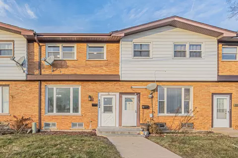 8804 N Prospect St, Niles, IL 60714