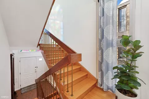 Entry Way - 1158 E 49th St, Chicago, IL 60615 photo 1 of 4