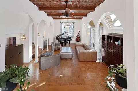 Living - 1158 E 49th St, Chicago, IL 60615 photo 1 of 6