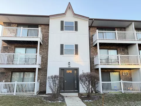197 Gregory St #13, Aurora, IL 60504