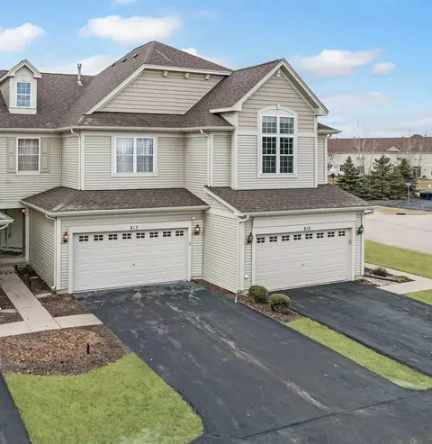 812 Amherst Dr, Sycamore, IL 60178