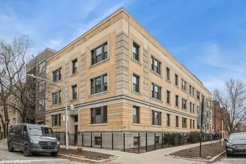 900 W Dakin St #2, Chicago, IL 60613