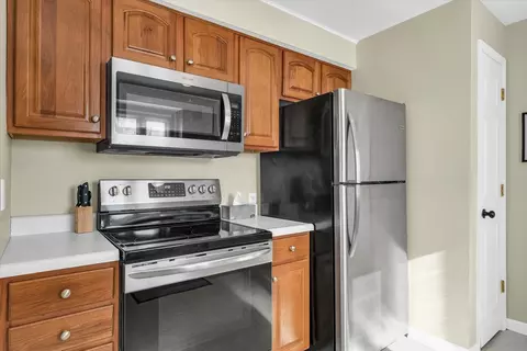 Kitchen - 1906 Garling Dr, Bloomington, IL 61701 photo 3 of 4