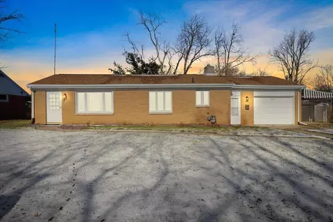 Exterior - 1906 Garling Dr, Bloomington, IL 61701 photo 5 of 5
